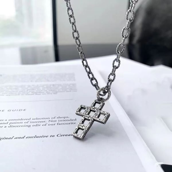luxury designer necklace retro silver hollow cross pendant women and mens lovers couple necklaces for wedding gift fashion classic jewelry
luxury designer necklace retro silver hollow cross pendant women and mens lovers couple necklaces for wedding gift fashion classic jewelry