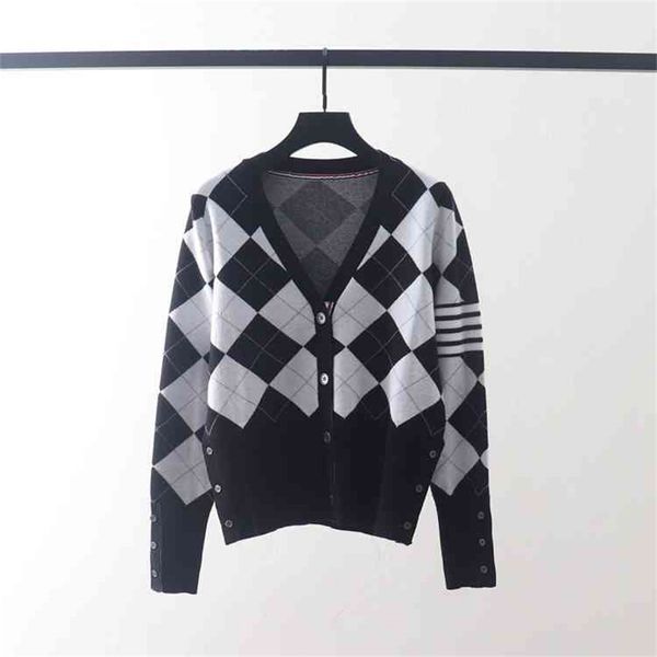 autumn new tb diamond lattice knitted cardigan women's college style loose and thin sweater coat fashion, White
autumn new tb diamond lattice knitted cardigan women's college style loose and thin sweater coat fashion, White