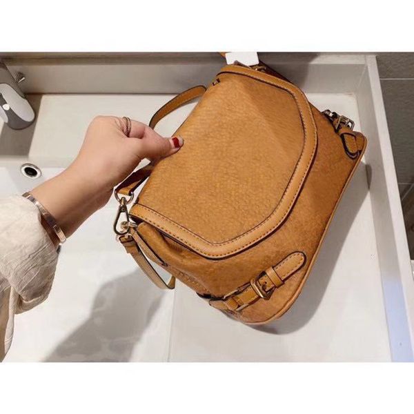 2022 men luxury designer messenger bags hasp briefcases plain square totes wallets backapcks shoulder lady bag shopping fanny stuff sacks le
2022 men luxury designer messenger bags hasp briefcases plain square totes wallets backapcks shoulder lady bag shopping fanny stuff sacks le