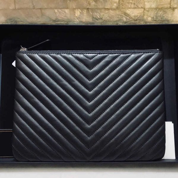 7a+fashion a classic v-printed bag the leather silver clasp is very plump 82552 loulou bags fashion interior zipper pocket versatile genuine
7a+fashion a classic v-printed bag the leather silver clasp is very plump 82552 loulou bags fashion interior zipper pocket versatile genuine