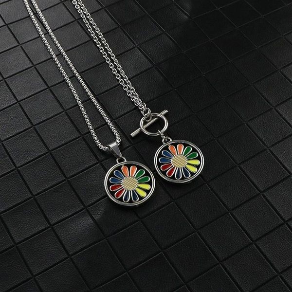 pendant necklaces fashion men's necklace colorful double-sided small daisy rotating couple accessories hip hop decorations, Silver
pendant necklaces fashion men's necklace colorful double-sided small daisy rotating couple accessories hip hop decorations, Silver