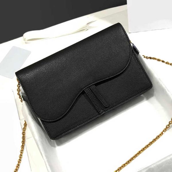 7a+fashion the new bags series s5620 impressed grain face tactile saddle chain clutch gold vintage metal accessories lined with calfskin
7a+fashion the new bags series s5620 impressed grain face tactile saddle chain clutch gold vintage metal accessories lined with calfskin