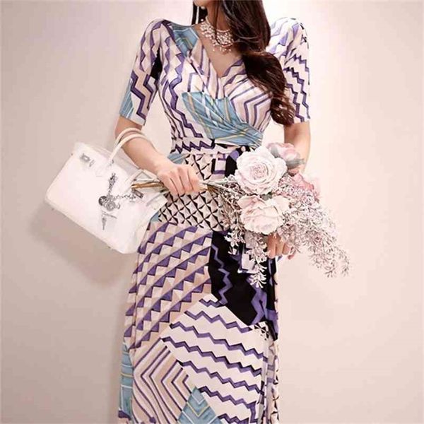 summer printing long dress women's v neck vintage lace up high waist split vacation party bohemian 210603, Black;gray
summer printing long dress women's v neck vintage lace up high waist split vacation party bohemian 210603, Black;gray