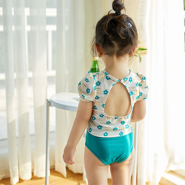 sleeve 2021 new high girls' waist bubble open back pleated baby flower children's swimsuit 1-9 years old, White;black
sleeve 2021 new high girls' waist bubble open back pleated baby flower children's swimsuit 1-9 years old, White;black