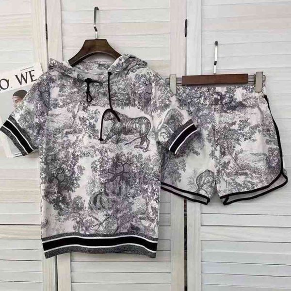 2022 factory wholesale new model coconut pattern hooded t-shirt shorts two piece set, White
2022 factory wholesale new model coconut pattern hooded t-shirt shorts two piece set, White