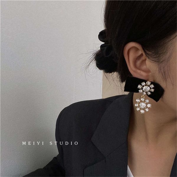 s925 silver needle bright crystal velvet bow court earrings women's dance party holiday style ear fashion, Black
s925 silver needle bright crystal velvet bow court earrings women's dance party holiday style ear fashion, Black