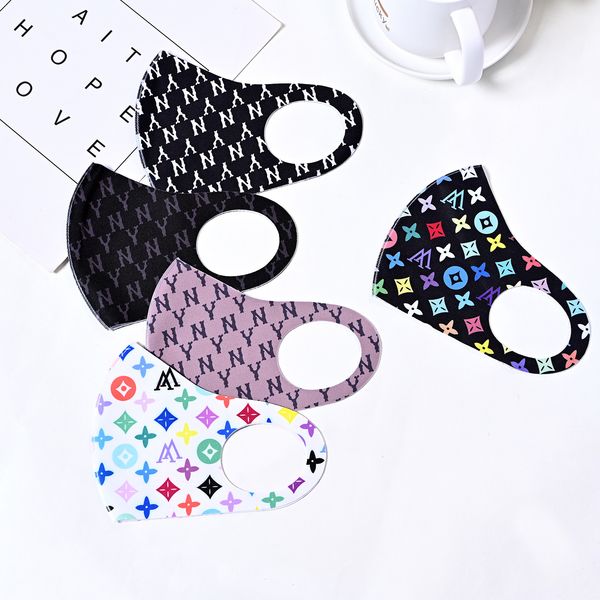 men's and women's fashion printed sunscreen light breathable dust-proof washable ear hanging mask
men's and women's fashion printed sunscreen light breathable dust-proof washable ear hanging mask