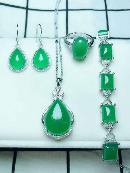 bracelet, earrings & necklace c98#925 silver inlaid natural chalcedony set, the jade face is clean and translucent, Black
bracelet, earrings & necklace c98#925 silver inlaid natural chalcedony set, the jade face is clean and translucent, Black