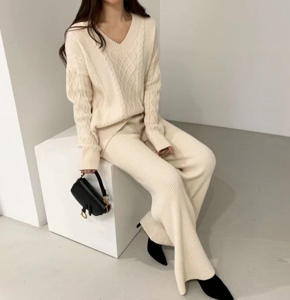 european and american luxury ladies long sleeves define large female casual dimensions jogger set + broad leg pants d939, White
european and american luxury ladies long sleeves define large female casual dimensions jogger set + broad leg pants d939, White
