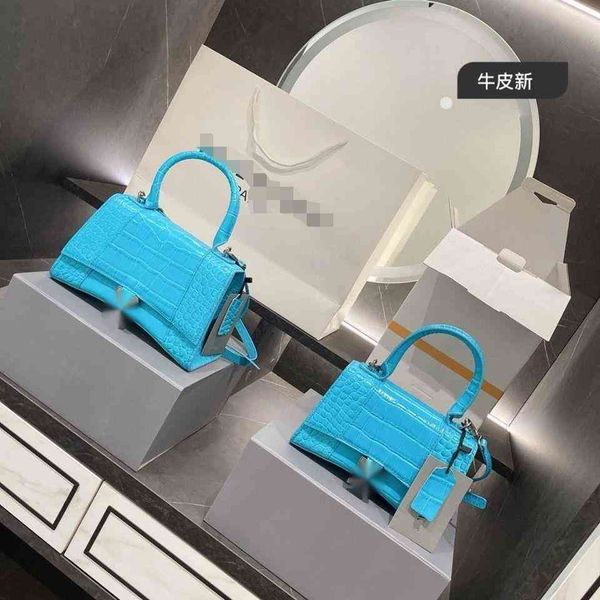 luxury handbags and storage bags bale new head leather retro hourglass single shoulder bag with foreign alligator patter
luxury handbags and storage bags bale new head leather retro hourglass single shoulder bag with foreign alligator patter