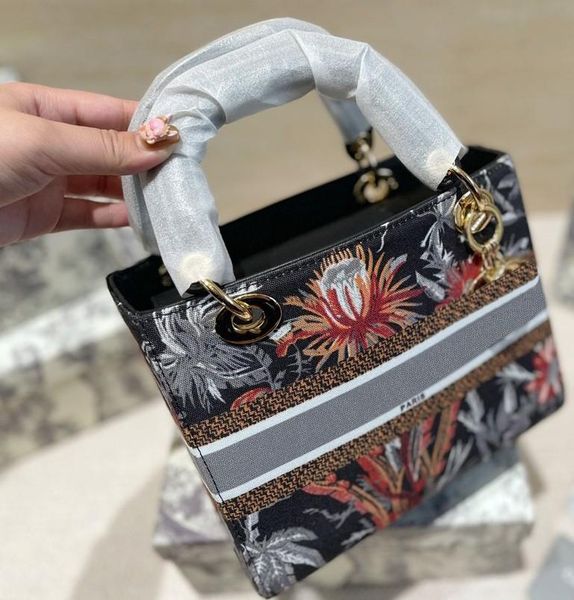 2021 style designer totes bag classic luxury handbag diamond embroidery canvas bags fashionable diagonal shoulder purses wholesale
2021 style designer totes bag classic luxury handbag diamond embroidery canvas bags fashionable diagonal shoulder purses wholesale
