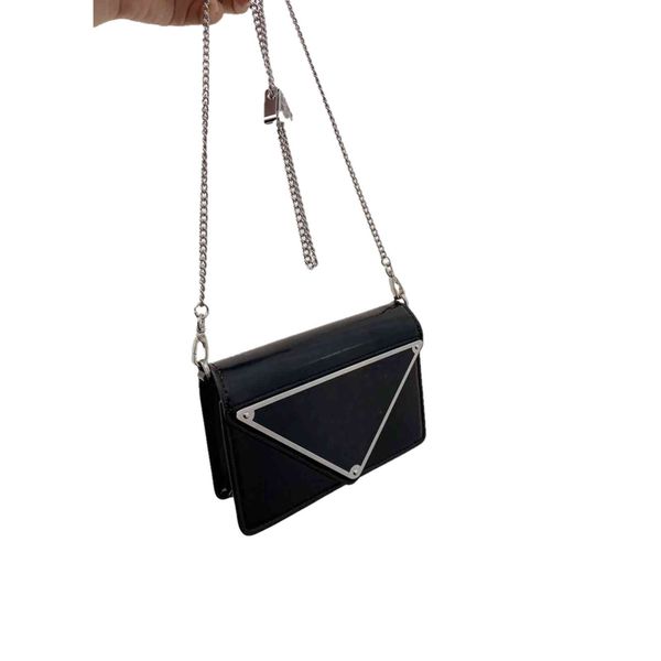 designer women shoulder bag cowhide material genuine leather detachable chain mini handbag classic triangle sign original hardware dinner ba
designer women shoulder bag cowhide material genuine leather detachable chain mini handbag classic triangle sign original hardware dinner ba