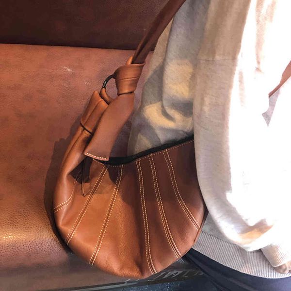 korean genuine leather messenger bag waist bag mori series dumpling single shoulder fashion leisure cow leather niche ox horn
korean genuine leather messenger bag waist bag mori series dumpling single shoulder fashion leisure cow leather niche ox horn