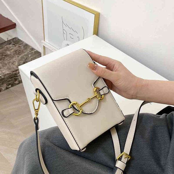 design phone pack 1955 solid color mobile phone bag super fire horse clasp small satchel single shoulder bag fashion handbags, Black;red
design phone pack 1955 solid color mobile phone bag super fire horse clasp small satchel single shoulder bag fashion handbags, Black;red
