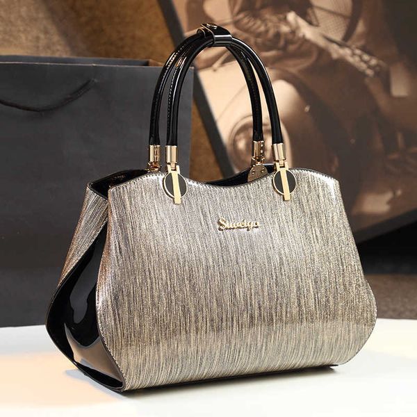 luxury handbags 2021 one shoulder middle aged women's m's lacquer bright leather cross carry bag
luxury handbags 2021 one shoulder middle aged women's m's lacquer bright leather cross carry bag