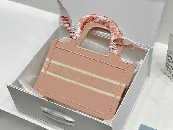 2021 embroidered tiger pattern tote large capacity luxury brand one-shoulder handbag outdoor shopping high-quality handbags handmade double-
2021 embroidered tiger pattern tote large capacity luxury brand one-shoulder handbag outdoor shopping high-quality handbags handmade double-