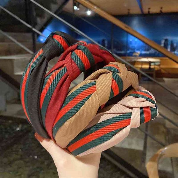 accessories wide edge striped blocking knot cross head band color striped hair hoop, Black;brown
accessories wide edge striped blocking knot cross head band color striped hair hoop, Black;brown