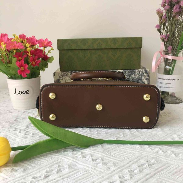 purse bags1955 new horseclasp shell portable middle ancient bag signatureable single shoulder messenger bag
purse bags1955 new horseclasp shell portable middle ancient bag signatureable single shoulder messenger bag