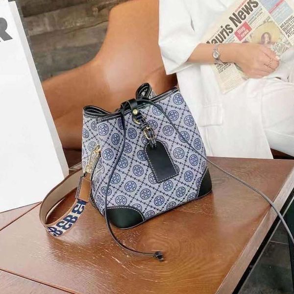 leather presbyopia large capacity bucket bag women's summer 2021 new portable messenger fashion drawstring single shoulder dj3h wggl
leather presbyopia large capacity bucket bag women's summer 2021 new portable messenger fashion drawstring single shoulder dj3h wggl