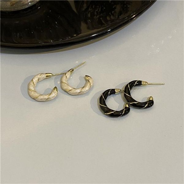 hoop & huggie black and white cross ear ring french female niche design earrings high-end light luxury earring 2021 autumn trend, Golden;silver
hoop & huggie black and white cross ear ring french female niche design earrings high-end light luxury earring 2021 autumn trend, Golden;silver