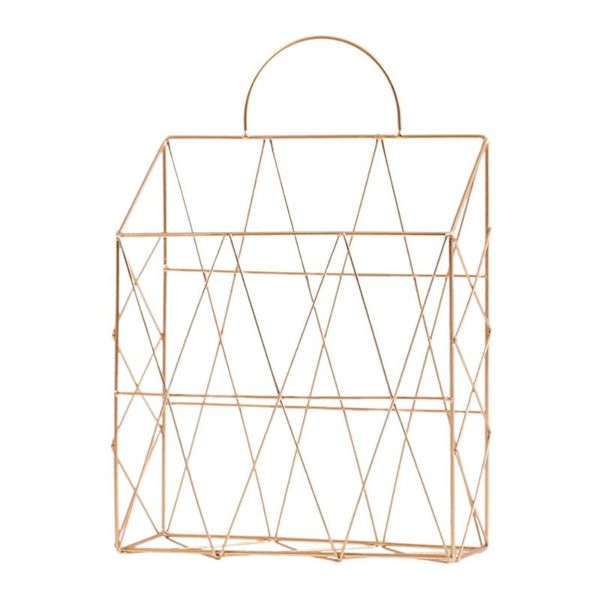 laundry bags 1pc iron magazine handle storage basket wall hanging deskbooks spapers holder (golden)
laundry bags 1pc iron magazine handle storage basket wall hanging deskbooks spapers holder (golden)