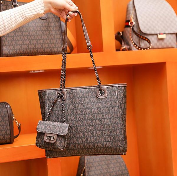 shoulder bags western style one-shoulder texture mother and daughter 2021 large capacity underarm bag
shoulder bags western style one-shoulder texture mother and daughter 2021 large capacity underarm bag