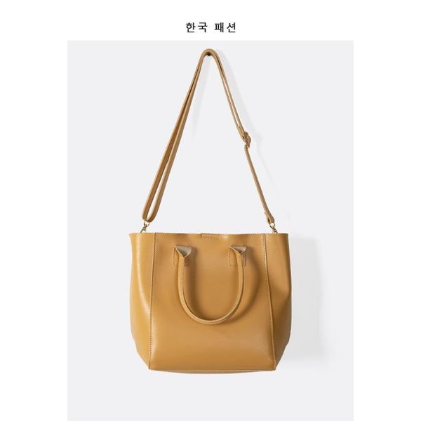 handbags tide niche high-end sense of shoulder bag wild messenger large-capacity tote evening bags
handbags tide niche high-end sense of shoulder bag wild messenger large-capacity tote evening bags