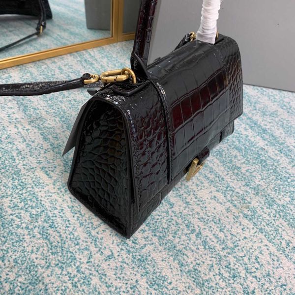 ladies bag 7a high end custom quality single shoulder bag handbag fashion casual leather 0545, Black;red
ladies bag 7a high end custom quality single shoulder bag handbag fashion casual leather 0545, Black;red