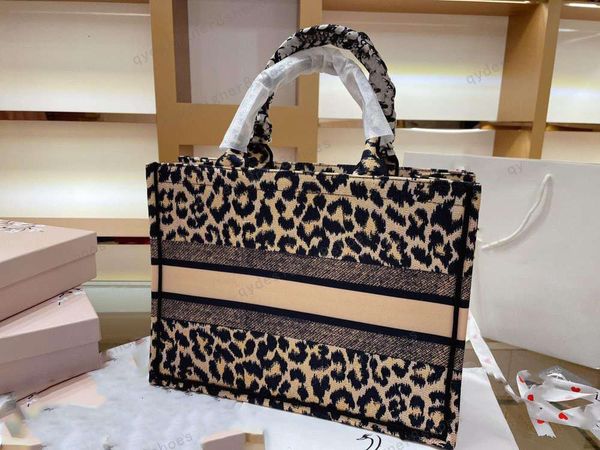 bag spotted leopard print luxury handbag texture crossbody fashion casual chain shoulder
bag spotted leopard print luxury handbag texture crossbody fashion casual chain shoulder