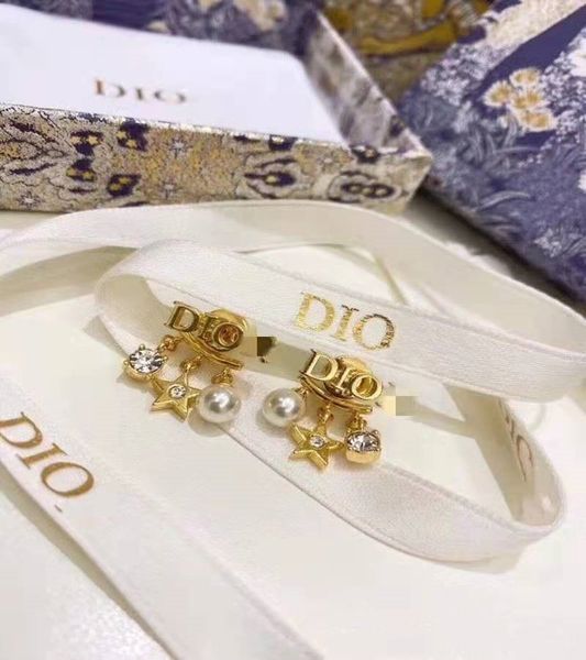 designer jewelry family fashion elegant star pearl female net red high version letter earrings, Golden
designer jewelry family fashion elegant star pearl female net red high version letter earrings, Golden