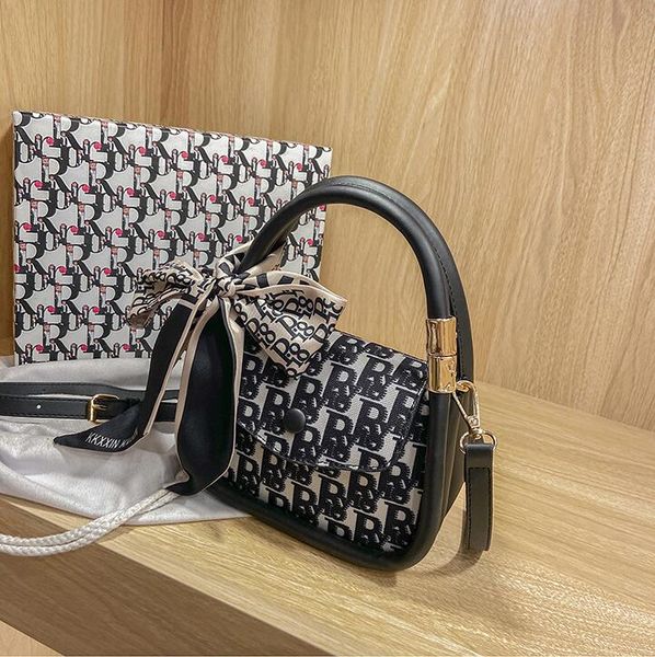 factory wholesale women shoulder bag sweet ladies polka dot bow handbag small fresh printed leathers bags summer fashion leather handbags, Black;red
factory wholesale women shoulder bag sweet ladies polka dot bow handbag small fresh printed leathers bags summer fashion leather handbags, Black;red