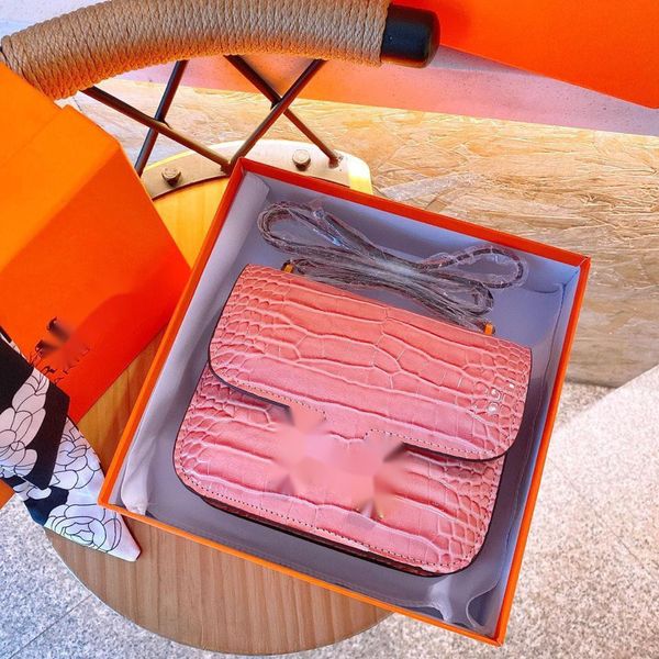 factory outlet luxury handbags and storage outlet 2021 female silver label kan tofu small square cross bag letter[finished on august 4
factory outlet luxury handbags and storage outlet 2021 female silver label kan tofu small square cross bag letter[finished on august 4