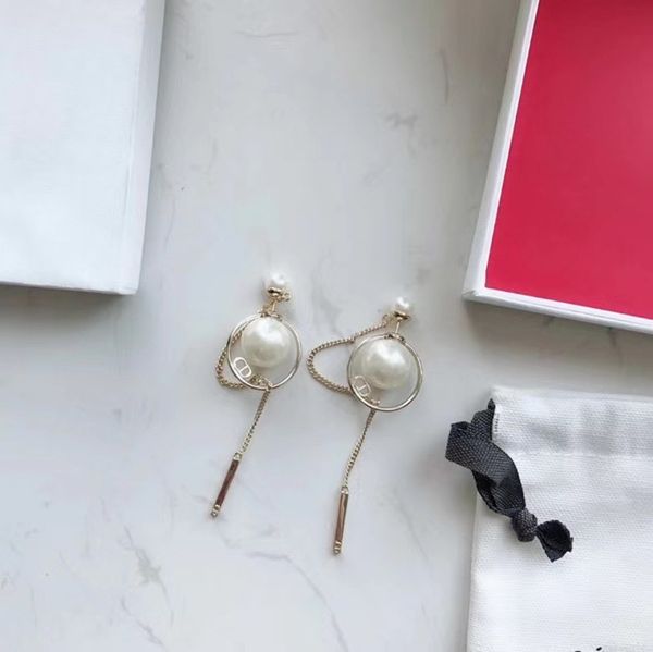 70% off new letter size pearl tassel earring net red high version material earrings, Golden;silver
70% off new letter size pearl tassel earring net red high version material earrings, Golden;silver