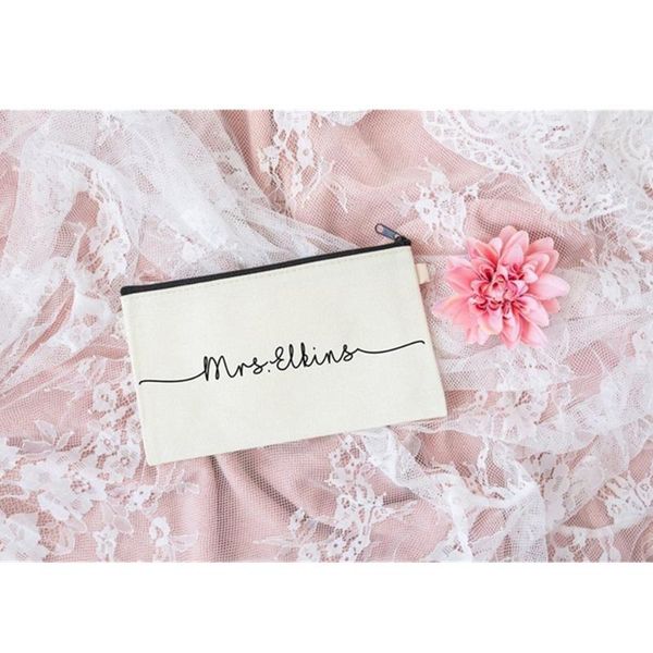 gift wrap personalized bride makeup bag, white custom wedding day mother of the cosmetic bag,biack bridal shower
gift wrap personalized bride makeup bag, white custom wedding day mother of the cosmetic bag,biack bridal shower
