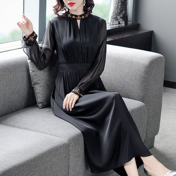 factoryovqo satin 2021 spring summer new middle-aged and old lady kuo large women's embroidered long sleeve dress, White;black
factoryovqo satin 2021 spring summer new middle-aged and old lady kuo large women's embroidered long sleeve dress, White;black