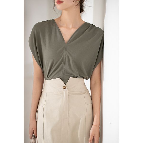 t-shirt xiuye 2021 summer new v-neck short sleeve t-shirt women's korean temperament solid color loose and thin, with casual inside, White
t-shirt xiuye 2021 summer new v-neck short sleeve t-shirt women's korean temperament solid color loose and thin, with casual inside, White