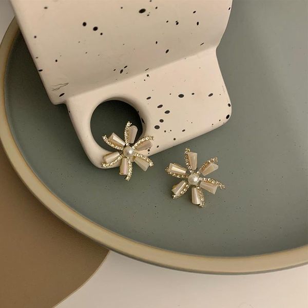elegant stud earring women crystal woman earrings flower fashion simple korean ladies jewelry lady wedding trendy metal kolczyki, Golden;silver
elegant stud earring women crystal woman earrings flower fashion simple korean ladies jewelry lady wedding trendy metal kolczyki, Golden;silver