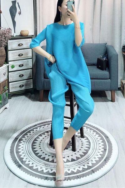 two-piece wrinkle woman summer 2021 loose fashion pure color trousers suit miyake pleated set european station women's two piece pants, White
two-piece wrinkle woman summer 2021 loose fashion pure color trousers suit miyake pleated set european station women's two piece pants, White