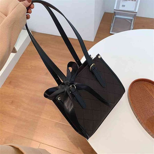 tote women's popular 2021 winter new fashion advanced sense versatile ins lingge single shoulder armpit bag
tote women's popular 2021 winter new fashion advanced sense versatile ins lingge single shoulder armpit bag