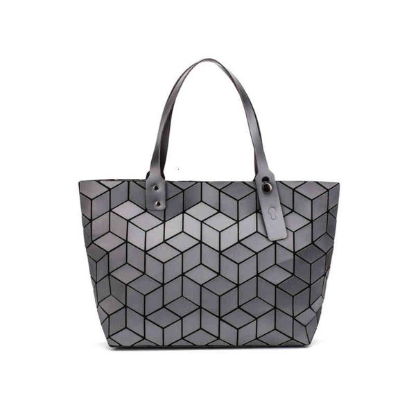 lingge spring and summer geometric folding handbag matte one shoulder versatile women's bag
lingge spring and summer geometric folding handbag matte one shoulder versatile women's bag