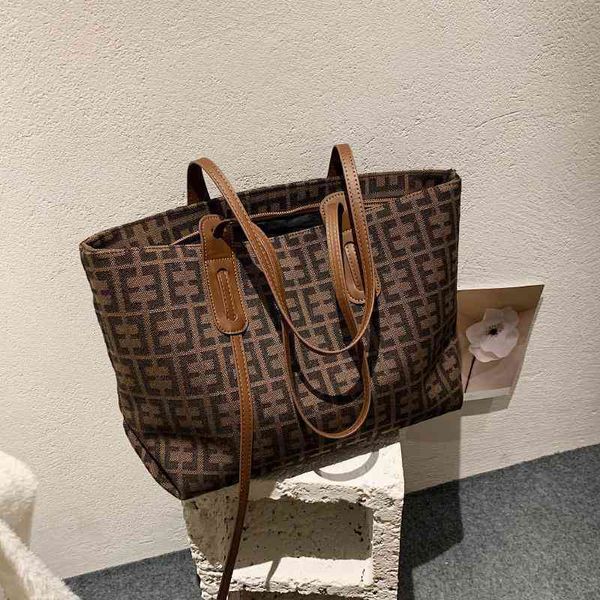 2022 factory wholesale large capacity women's autumn winter fashion design hand bill of lading shoulder bag commuter versatile tote bag
2022 factory wholesale large capacity women's autumn winter fashion design hand bill of lading shoulder bag commuter versatile tote bag