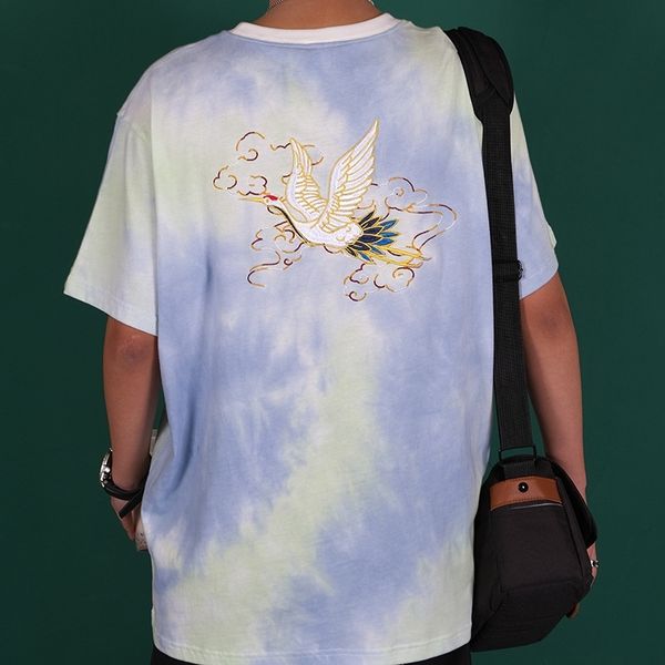 trendy t-shirt men's embroidery crane halo dye guochao loose size street style 2021 summer new round neck, White;black
trendy t-shirt men's embroidery crane halo dye guochao loose size street style 2021 summer new round neck, White;black