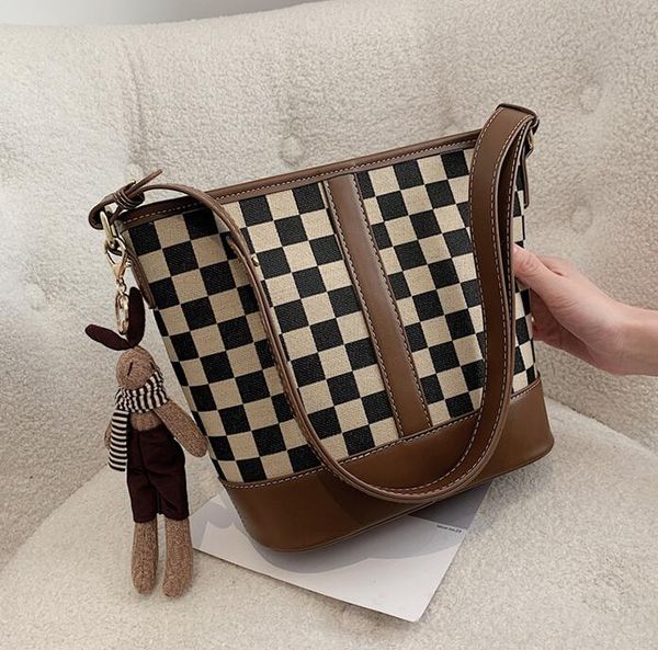 factory wholesale womens shoulder bags simple color matching leather bucket bag fashion comfortable canvas handbag elegant checkerboard wome, Black;red
factory wholesale womens shoulder bags simple color matching leather bucket bag fashion comfortable canvas handbag elegant checkerboard wome, Black;red