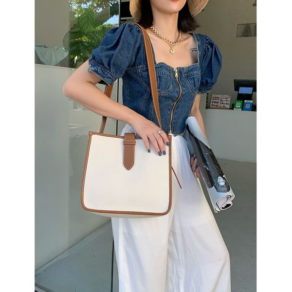 tote fashion color contrast leather shoulder simple versatile canvas women's broadband messenger bag
tote fashion color contrast leather shoulder simple versatile canvas women's broadband messenger bag