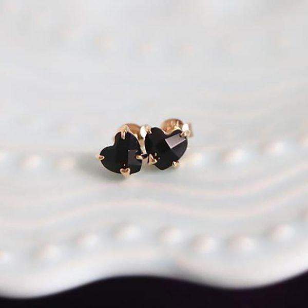 stud designer's unique creative silver inlaid black agate heart-shaped earrings retro compact charm ladies brand jewelry, Golden;silver
stud designer's unique creative silver inlaid black agate heart-shaped earrings retro compact charm ladies brand jewelry, Golden;silver