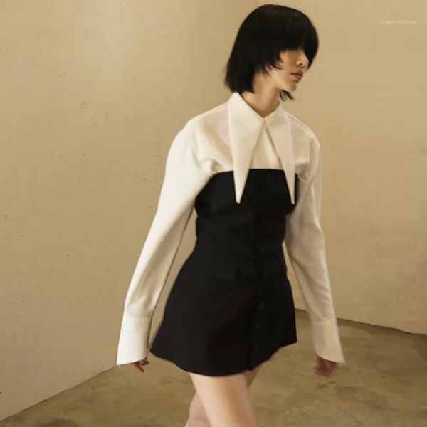 pointed collar white long-sleeved shirt + black waist sealing two suits spring 2021 design wipe bosom skirt chic women's vests, Black;white
pointed collar white long-sleeved shirt + black waist sealing two suits spring 2021 design wipe bosom skirt chic women's vests, Black;white