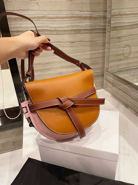 women fasmous luxury shoulder bags 2021 autumn new fashion ladies saddle-bags crossbody-bags high-quality leather panelled patchwork bow
women fasmous luxury shoulder bags 2021 autumn new fashion ladies saddle-bags crossbody-bags high-quality leather panelled patchwork bow