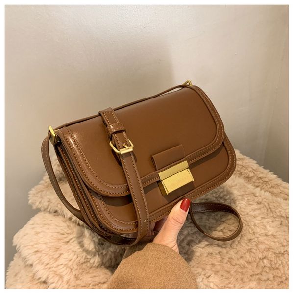 design bags simple and pure color shoulder bag, new box. 
design bags simple and pure color shoulder bag, new box.