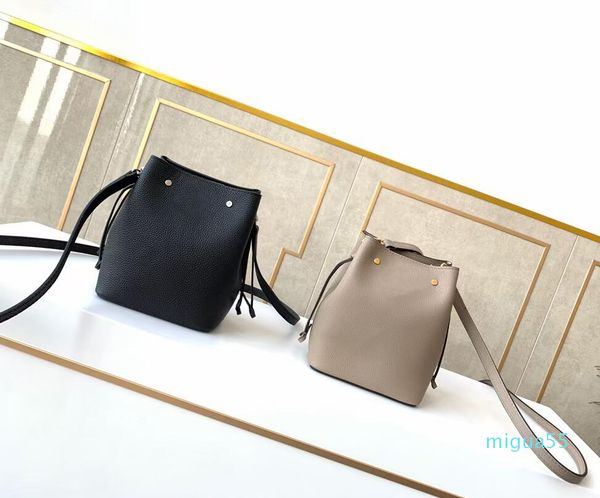 blackclassic fashion woman shoulder bags wallet luxury designer brand lady leather diagonal one-shoulder handbag fashions tote
blackclassic fashion woman shoulder bags wallet luxury designer brand lady leather diagonal one-shoulder handbag fashions tote