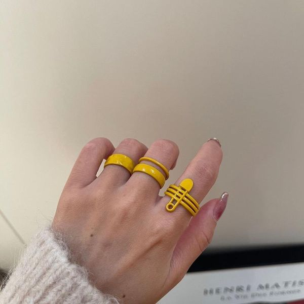 cluster rings korean open yellow paperclip for women simple white chain paint ring femme jewelry 2021, Golden;silver
cluster rings korean open yellow paperclip for women simple white chain paint ring femme jewelry 2021, Golden;silver